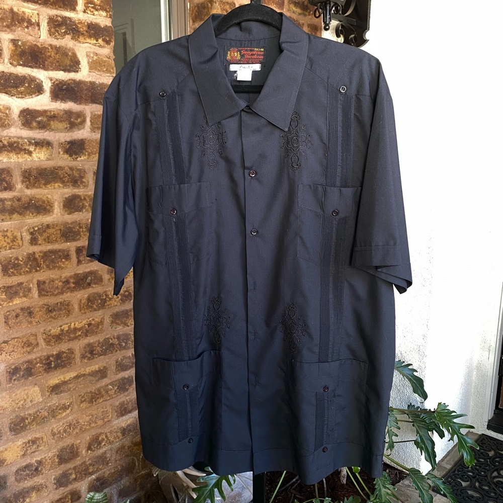 Guayaberas Yucatecas Black button down